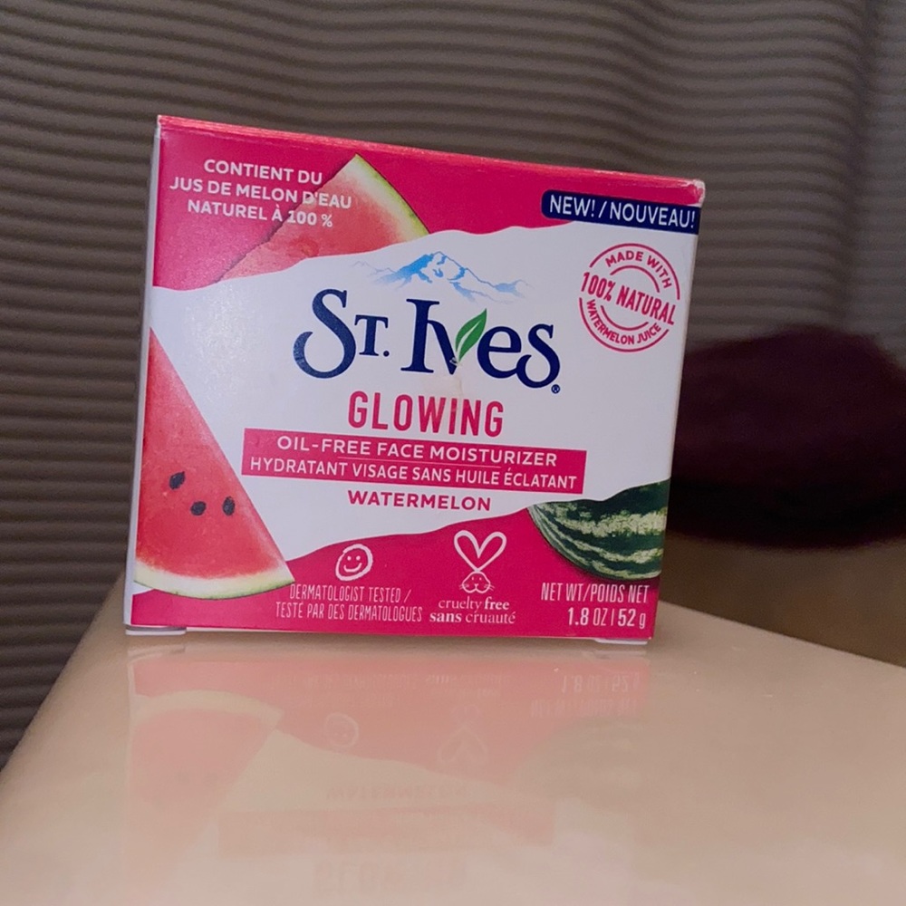 St Ives glowing face moisturizer